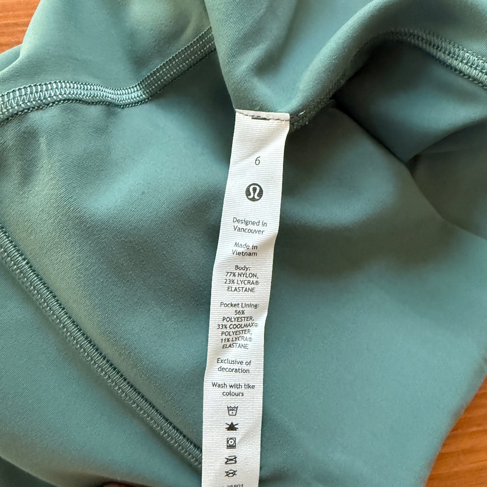 Lululemon Wunder Train leggings 25", medium forest color, size 6, NWOT - Picture 3 of 3